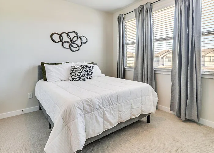Holiday home < 2 Mi Kalahari & Dell Diamond! Modern Townhome *