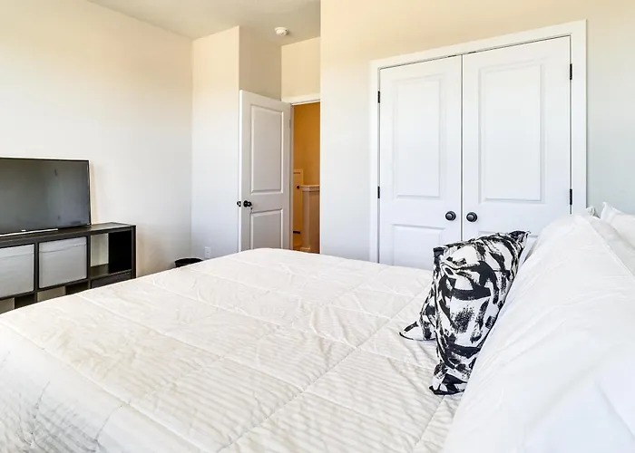 Holiday home < 2 Mi Kalahari & Dell Diamond! Modern Townhome *