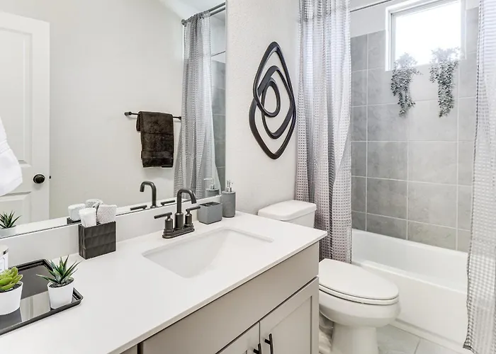 Holiday home < 2 Mi Kalahari & Dell Diamond! Modern Townhome *