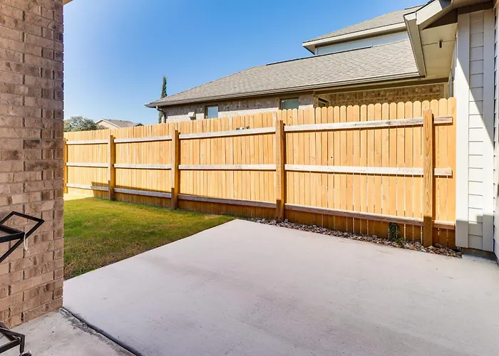 Holiday home < 2 Mi Kalahari & Dell Diamond! Modern Townhome *