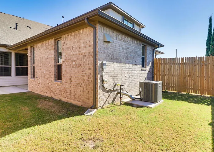 < 2 Mi Kalahari & Dell Diamond! Modern Townhome