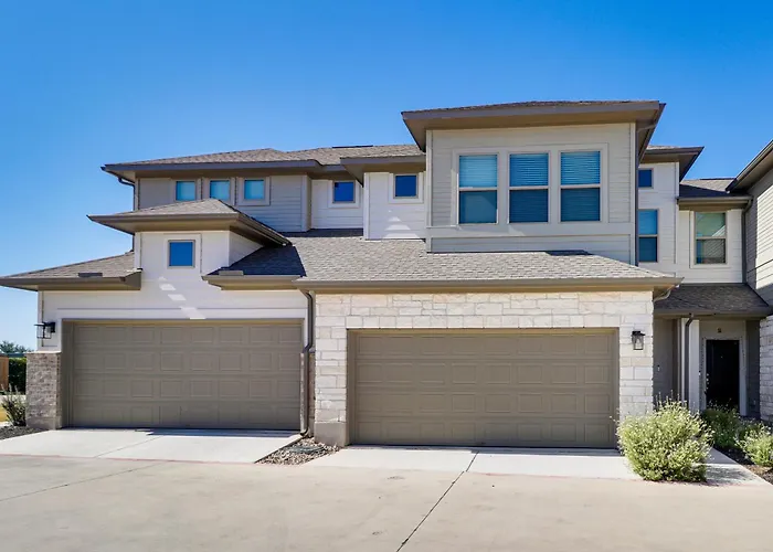 < 2 Mi Kalahari & Dell Diamond! Modern Townhome * Round Rock